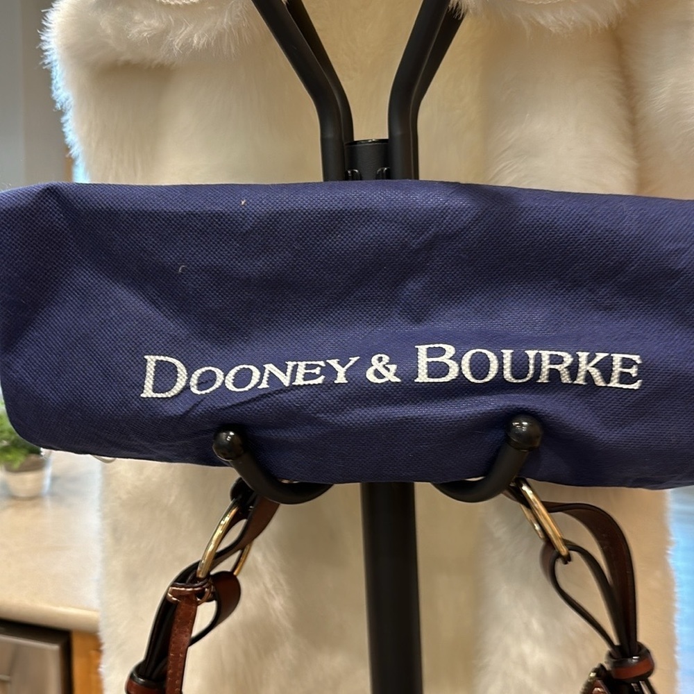 Dooney and bourke ladies shoulder bag in brown - Picture 2 of 12